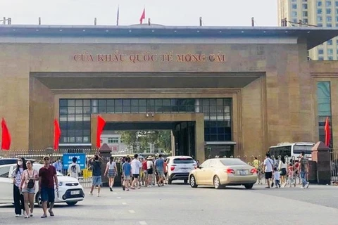 Turistas vietnamitas pueden conducir automóviles a China