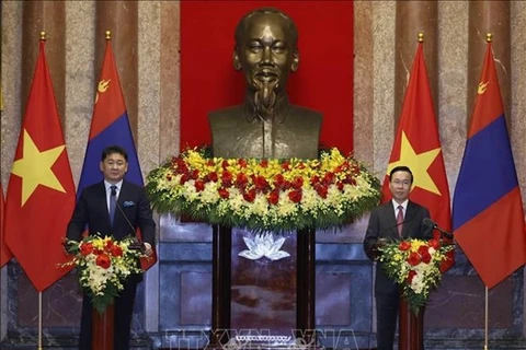 Presidente vietnamita se entrevista con su homólogo mongol