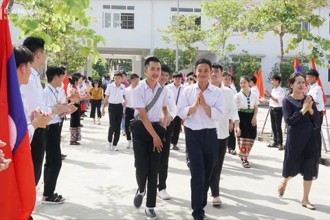 Provincia de Nghe An recibe a alumnos laosianos durante el año académico 2023-2024