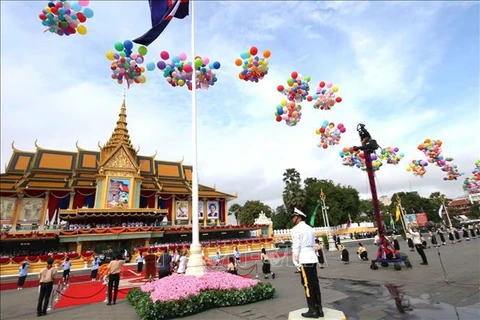 Vietnam felicita a Camboya por Día de Independencia 