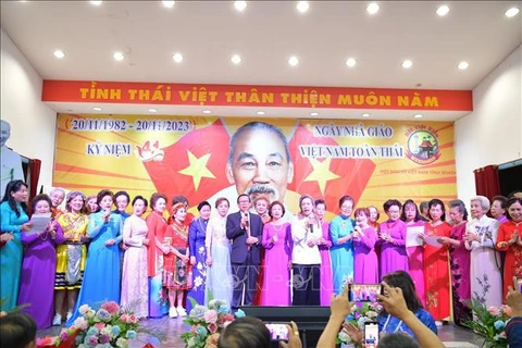 Ceremonia honra a profesores vietnamitas residentes en Tailandia