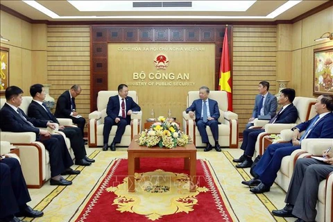 Ministro vietnamita recibe a delegación de Policía Armada Popular de China