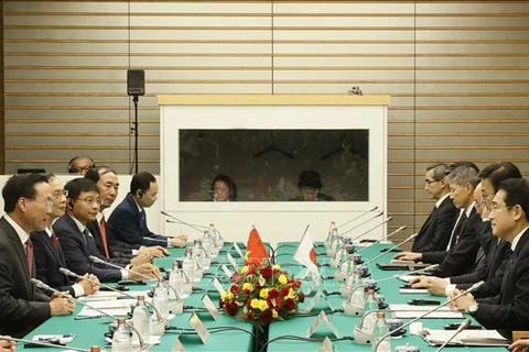 Presidente de Vietnam conversa con primer ministro de Japón