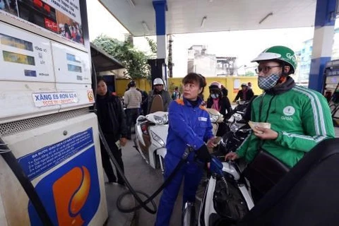 Aumentan precios de gasolina en Vietnam