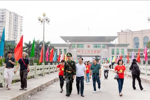 Vietnam y China promueven actividades turísticas a través de puertas fronterizas internacionales 