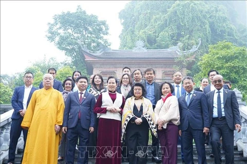Dirigente legislativa camboyana concluye visita oficial a Vietnam