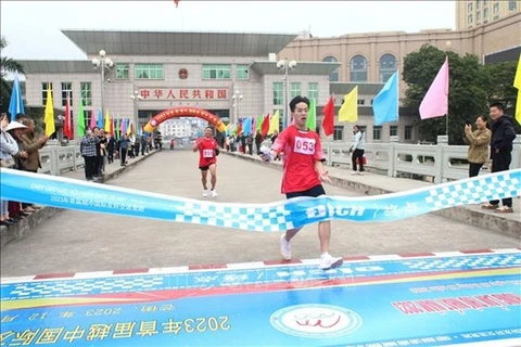 Nutrida participación en maratón transfronterizo Vietnam-China