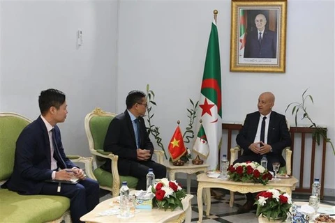 Vietnam y Argelia buscan promover cooperación partidista
