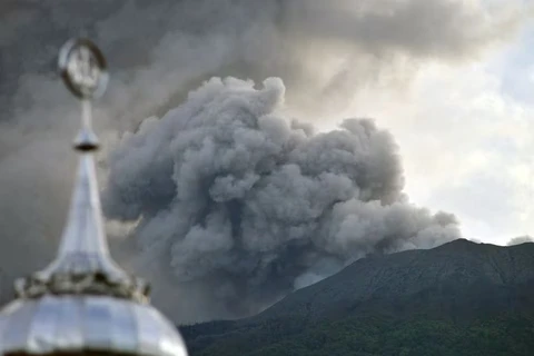 Aumenta a 22 el número de muertos por volcán en Indonesia