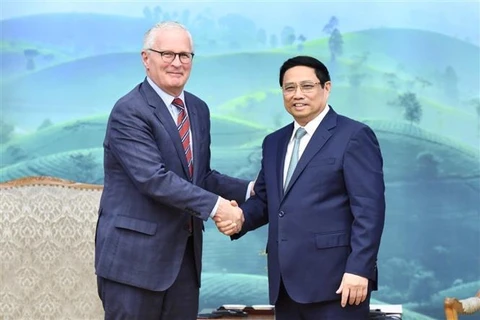 Premier vietnamita invita inversiones estadounidenses en industria de semiconductores 