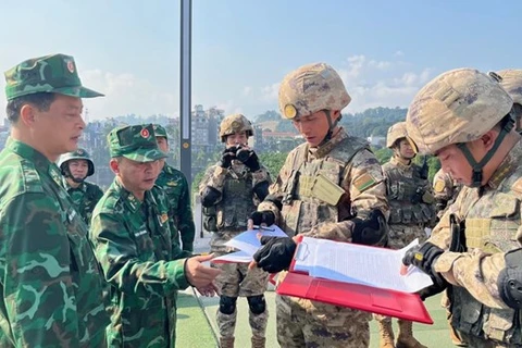 Guardias fronterizos vietnamitas y chinos se unen para construir frontera de paz y estabilidad