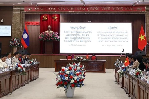 Hanoi y Vientiane robustecen amistad y cooperación 