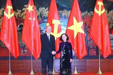 Vietnam da máxima prioridad al desarrollo de nexos con China