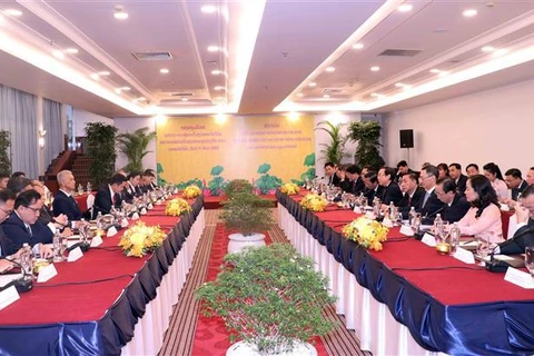 Ciudad Ho Chi Minh fortalece nexos multilaterales con Vientiane