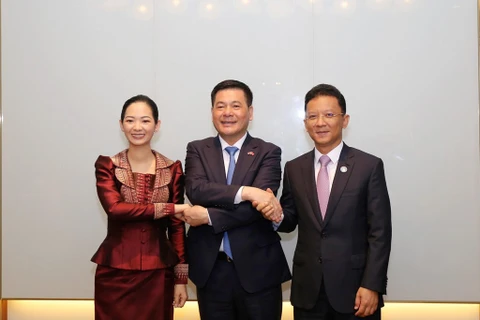 Vietnam y Camboya promueven cooperación en industria y comercio