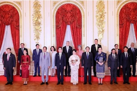 Primer ministro japonés promete promover cooperación económica con ASEAN
