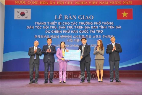 Corea del Sur apoya con equipamiento a escuelas de provincia vietnamita