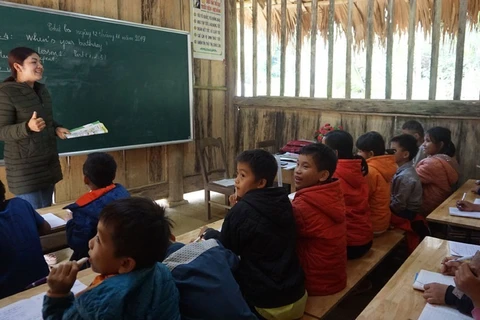Exige premier de Vietnam garantizar educación para niños étnicos