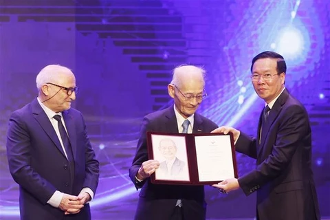 Entregan premios VinFuture de Vietnam a destacados científicos