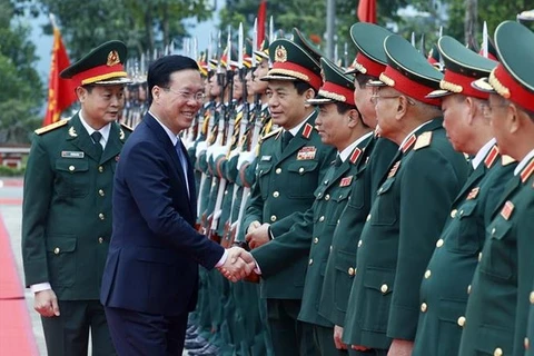 Presidente vietnamita inspecciona preparación combativa de unidad militar