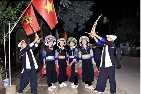 Amplias actividades atractivas en el festival de khen h'mong