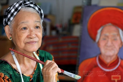 Artista dedica toda corazón para pintar a madres heroicas vietnamitas