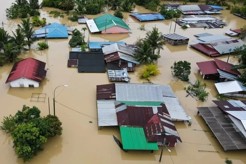 Malasia evacúa a miles personas por inundaciones