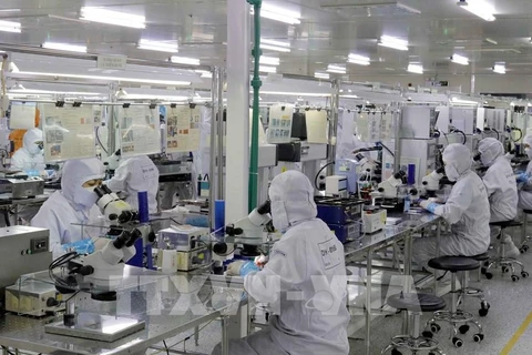 Vietnam tiene amplío espacio para crecer en sector manufacturero 