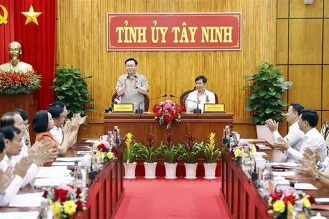 Dirigente legislativo vietnamita trabaja con autoridades de provincia de Tay Ninh