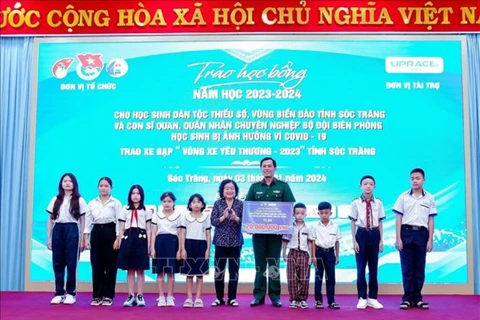 Otorgan becas a estudiantes de minorías étnicas desfavorecidas en Soc Trang