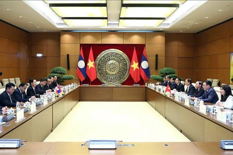 Se reúnen vicepresidentes de Asambleas Nacionales de Vietnam y Laos