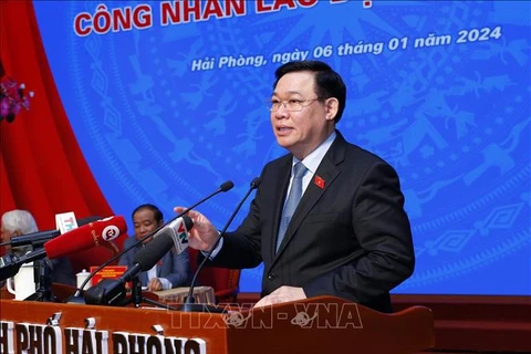 Presidente parlamentario dialoga con trabajadores de Hai Phong