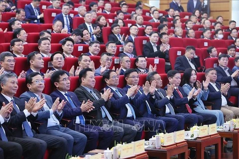 Premier vietnamita exhorta a grupo petrolero a promover la innovación