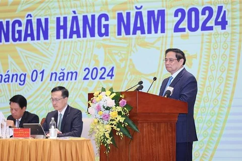 Premier de Vietnam exige efectividad de operaciones bancarias