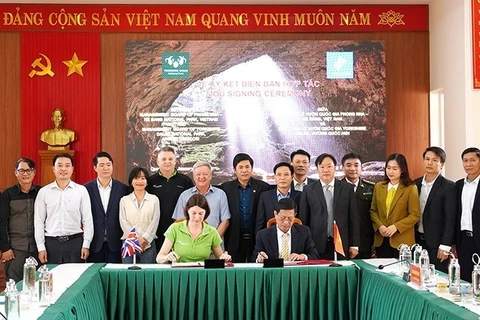 Impulsan cooperación Vietnam - Reino Unido en turismo de exploración de cuevas