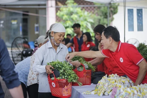 Movimiento social enaltece tradición de solidaridad en Vietnam