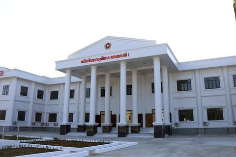 Ministerio de Defensa de Vietnam entrega cuartel general al ejército de Laos 