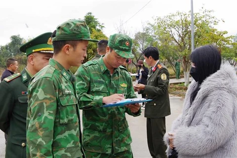 Repatrian a ciudadanos vietnamitas indocumentados desde Laos