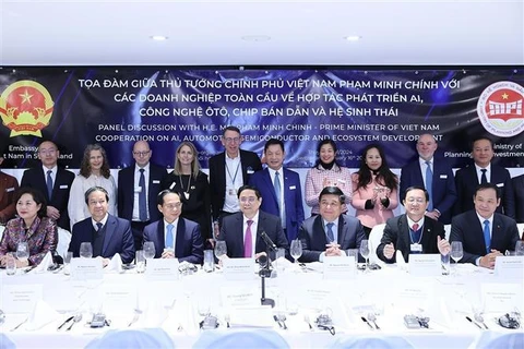 FEM 2024: Premier vietnamita preside coloquio con empresas en tecnología