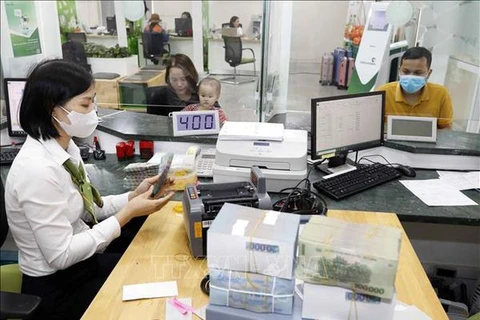 Bancos vietnamitas reducen tasas de interés pasivas