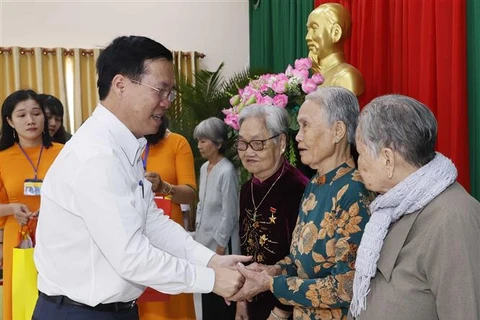 Presidente vietnamita visita provincia de Vinh Long en vísperas del Tet