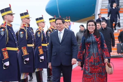 Primer ministro de Vietnam llega a Bucarest para iniciar su visita a Rumania