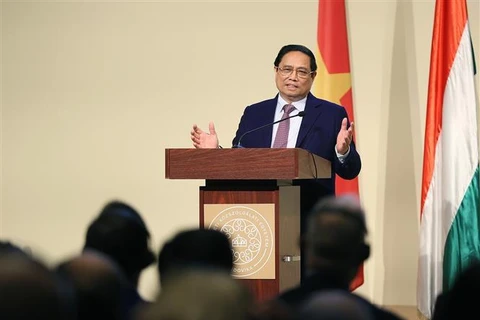Primer ministro pronuncia discurso sobre políticas de Vietnam en universidad de Budapest