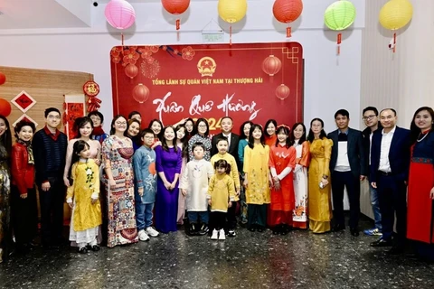 Comunidad vietnamita en China del Este celebra el Tet 