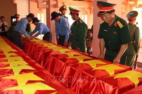 Repatrían restos de soldados voluntarios vietnamitas caídos en Camboya