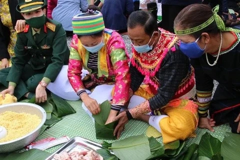 Celebrarán en aldea de cultura de etnias de Vietnam programa para personas pobres 