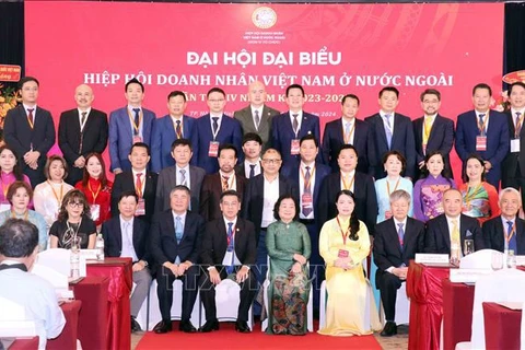 Conectan a empresarios vietnamitas en exterior para desarrollo nacional