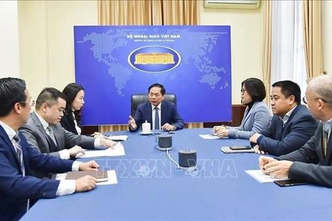 Canciller vietnamita felicita a su homólogo surcoreano