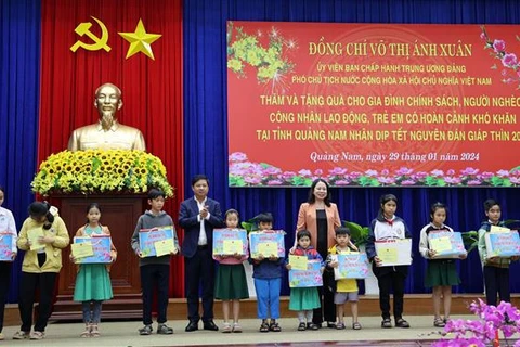 Vicepresidenta de Vietnam alienta a personas pobres en ocasión del Tet