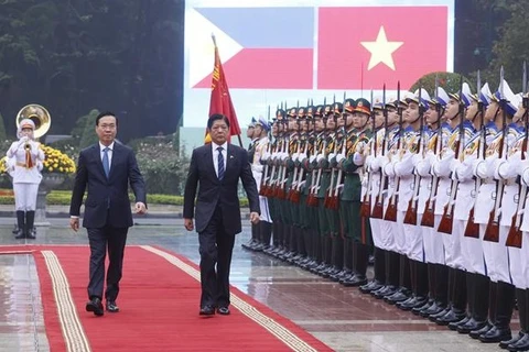 Presidente vietnamita dirige ceremonia de bienvenida a su homólogo de Filipinas